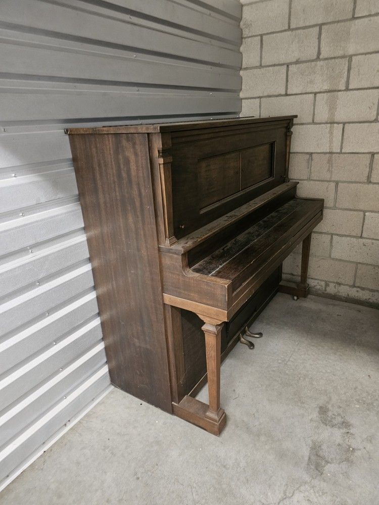 Stroud Vintage Upright Piano FREE