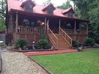 Log Home on one acre, 2blocks from Boat launch