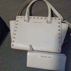 Mk     Purse    And Wallet.     Like New
