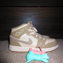 Jordan 1 Mid Legend Brown 