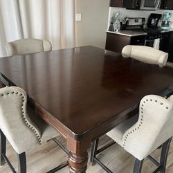 Dining Table & Chairs 