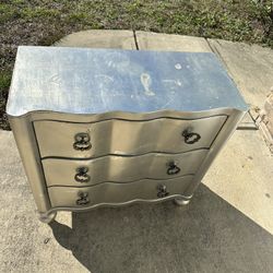 3 Drawers Night Stand 