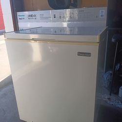 Magic chef  Medium Size freezer