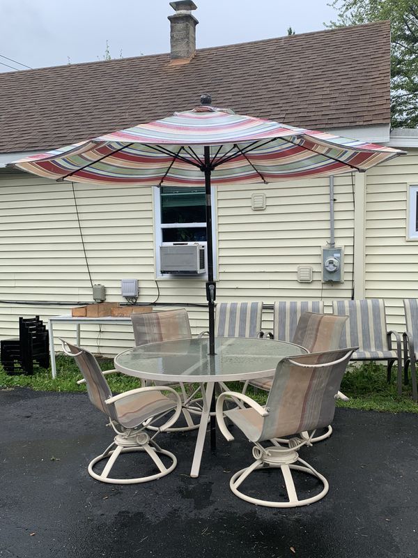 Patio set with Umbrella for Sale in Chicago, IL OfferUp
