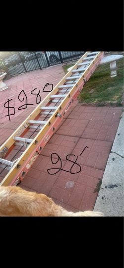 Excellent condition, 28 feet and more sizes available fiberglass extension, Ladders