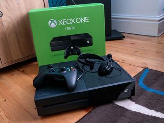 Xbox one with two controllers and Kinect