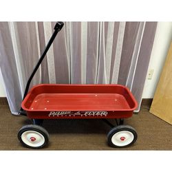 Radio Flyer Classic Red Wagon. Little Red Steel FUNomenal Wagon for Kids