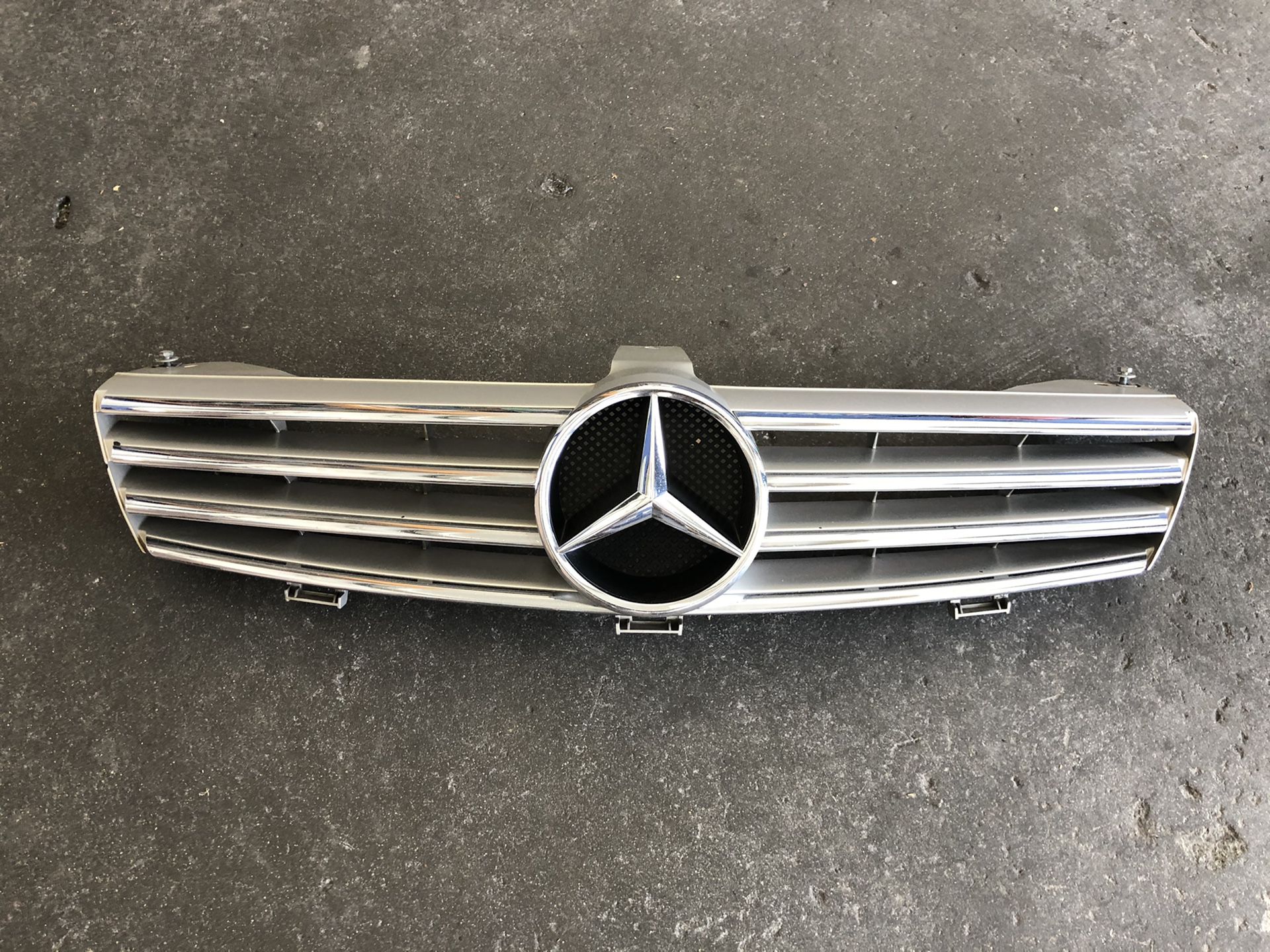 Mercedes CLS; Grill, Fog lights and Air bag