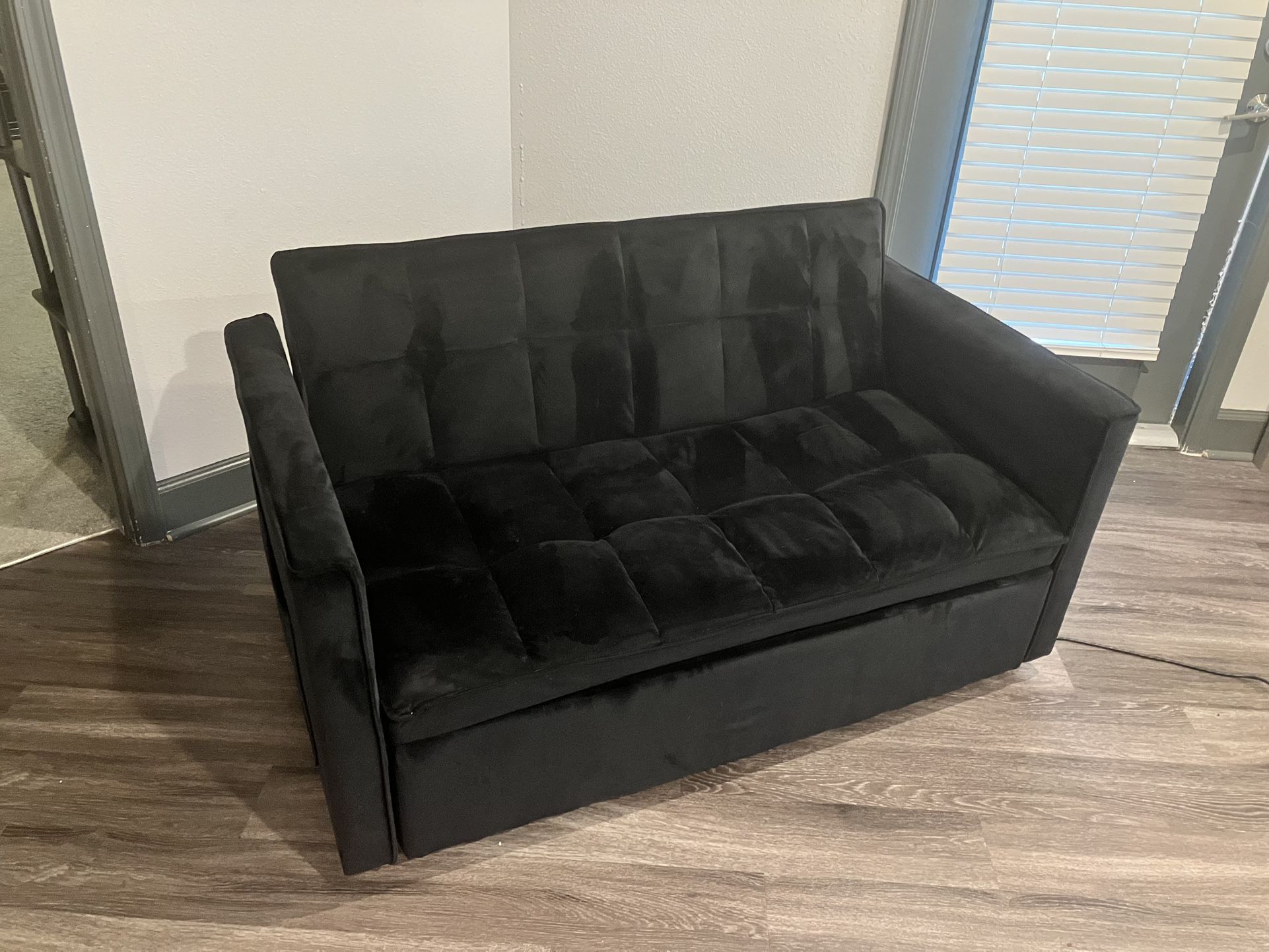 Couch With Pull Out Feature