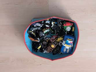 Small toy cars/ Hot Wheels
