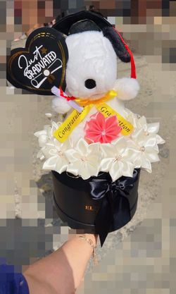 ARREGLO DE GRADUACIÓN DE ROSAS ETERNAS