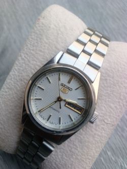 Woman's Seiko 5 automatic self winding