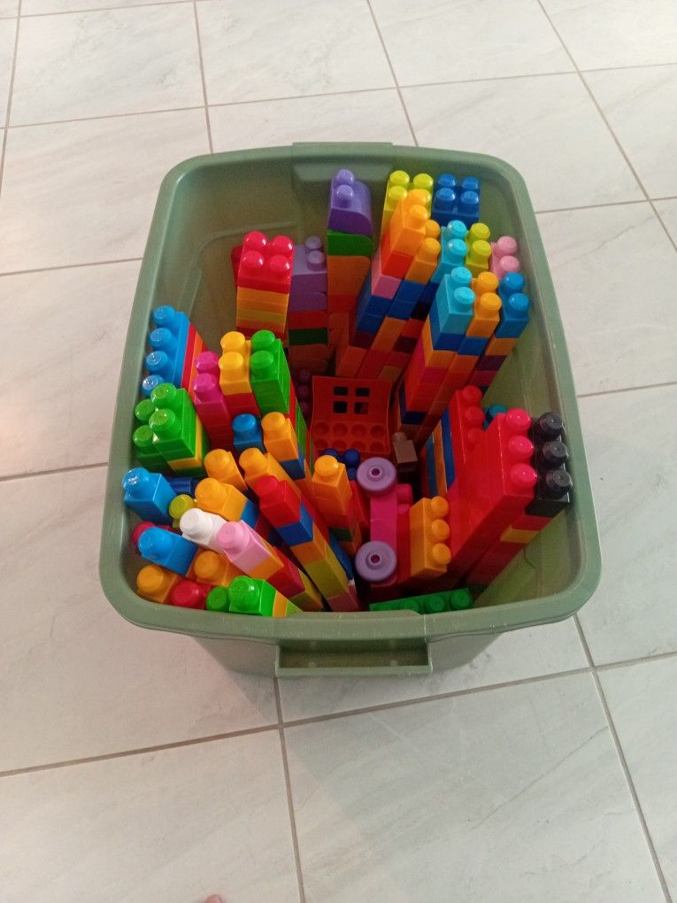 OVER 450 LARGE LEGO FOR KIDS Lot, Cheap, Negotiable, Large Amount, Primo/Quatro Size, Compatible