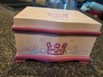 Princess pink wood jewelry box, from Kohls, 7.5 x 6.5 x 4 5"
