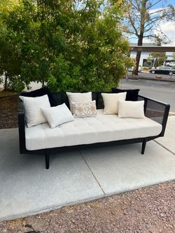 ✨ Wood Mid Century Modern Day bed ✨ ($10 delivery )