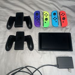 Nintendo Switch w/ 2 Sets Of Joy-Cons