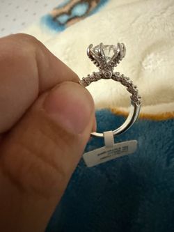 Moissanite Diamond size 8