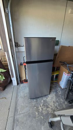 Vissani 7.1 cu. ft. Refrigerator/freezer