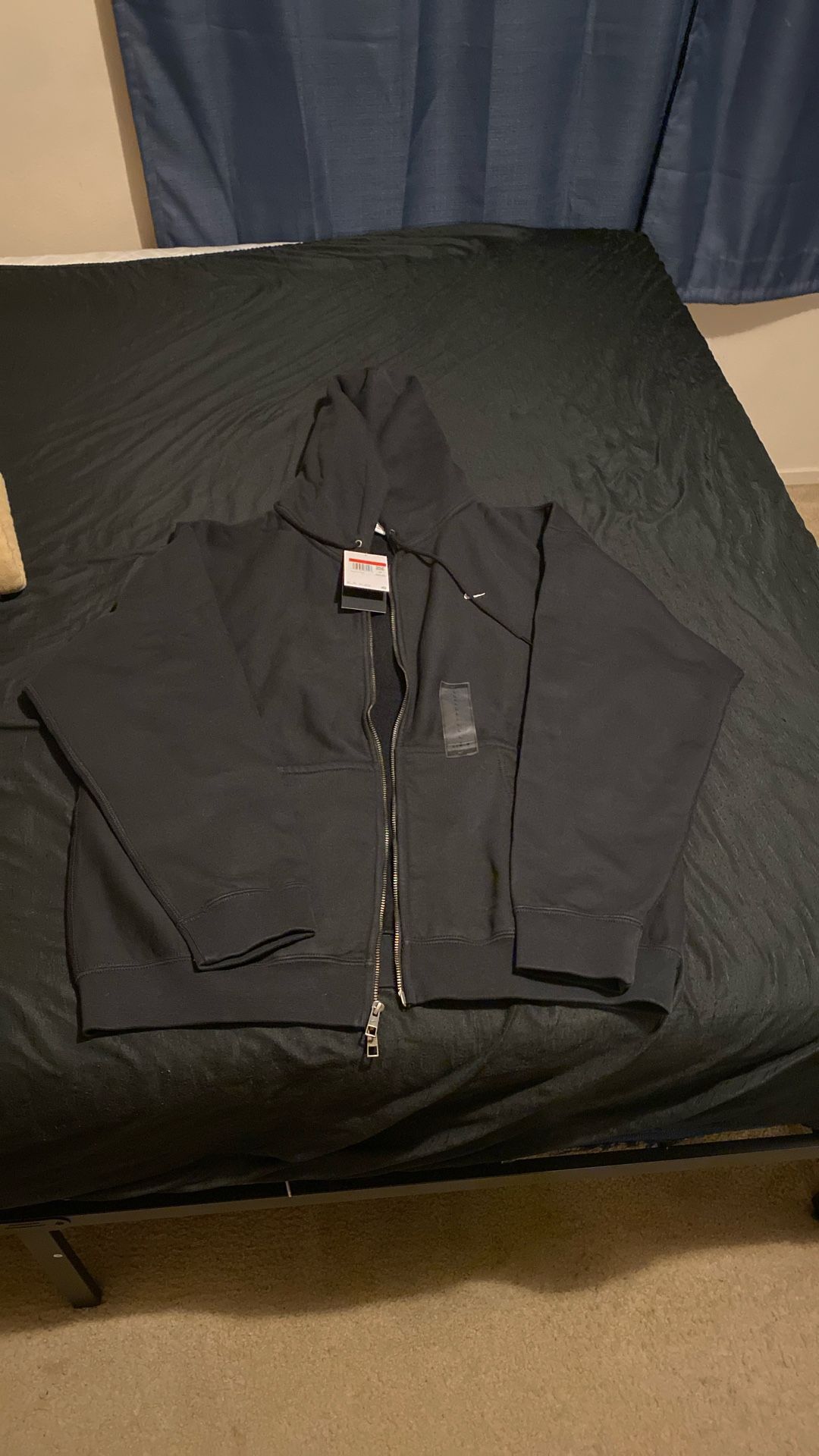 Men’s Large Nike Zipper Sweater/Hoodie