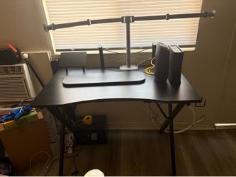 Gaming desk w/ monitor mount