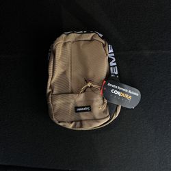 -SUPREME BAGS KHAKI [ADJUSTABLE STRAP] BRAND NEW‼️