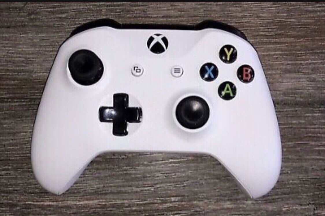 Microsoft Xbox One S Wireless Controller White Model 1708 for Sale in  Hollywood, FL - OfferUp