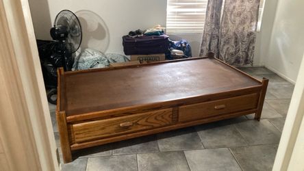 Solid wood Twin bed frame with drawers