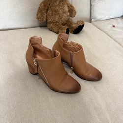 Size 6 Genuine  Leather Ankle Boots – Like New – Stylish & Comfortable