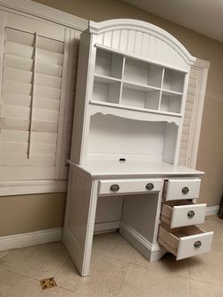 White wood vanity desk w/ keyboard drawer & hutch