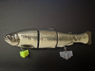 Bassjak swimbait 7.7” / 3.35oz color is a bass pattern