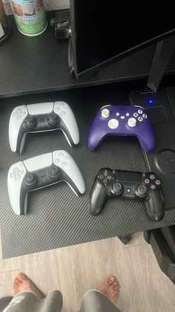 4 remotes (2 ps5, 1ps4 and 1 xbox)