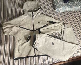Nike Tech Full Set Light Grey