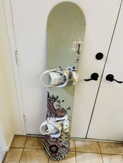 154cm Women’s Snowboard with Bindings