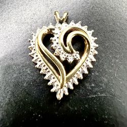 🥰 10KT Yellow Gold Ladies Diamond Heart Pendant