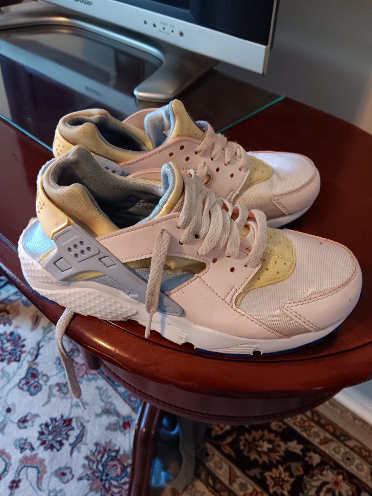 Nike Size 4 Y