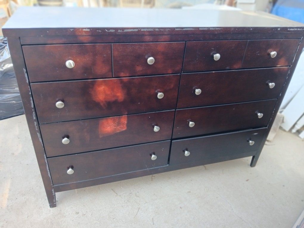 Beautiful 8 Drawer Dresser
