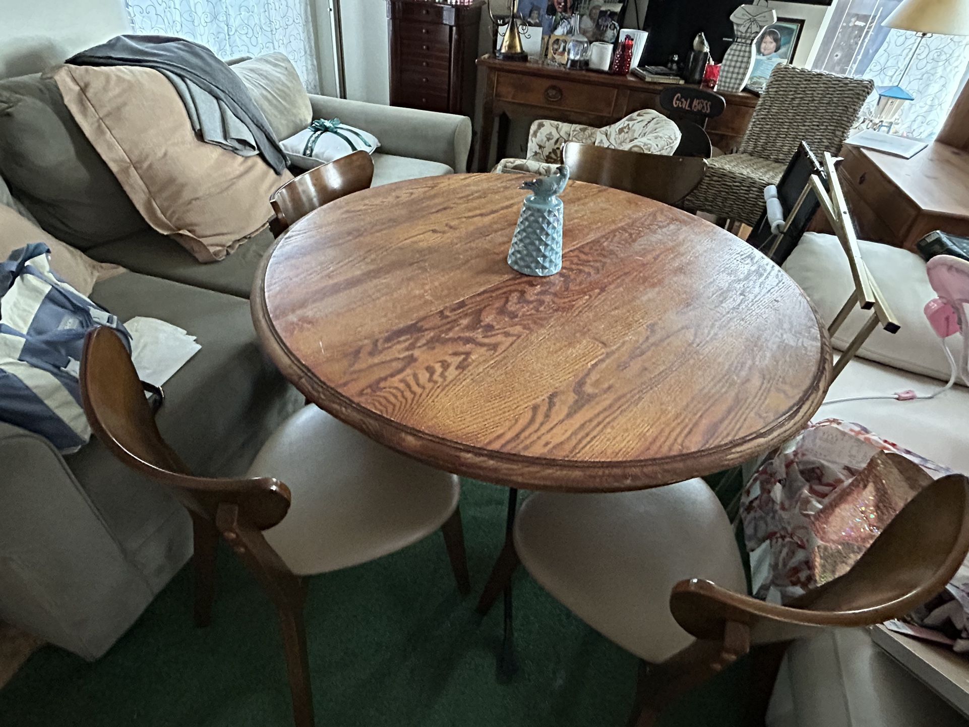 BEAUTIFUL DINING SET TABLE WITH 4 Chairs