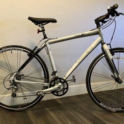 High-end Trek hybrid bike, Carbon, 105 Groupset, Free accessories