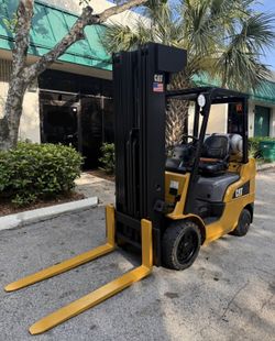 Caterpillar Forklift 6000 LBS