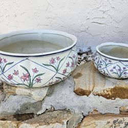 Beautiful Decorate Pair Of Matching Pots