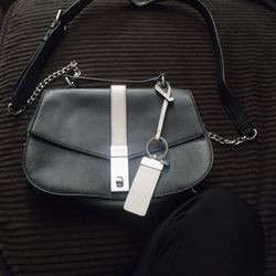 Guess Black And White Purse With Detailing.