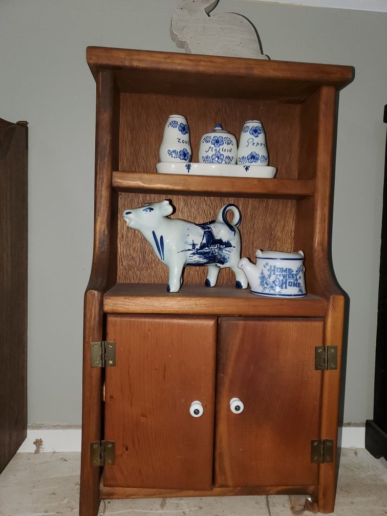 Antique salesman 's sample/spice cabinet