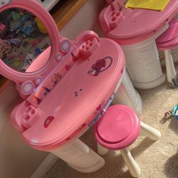 Kids vanity