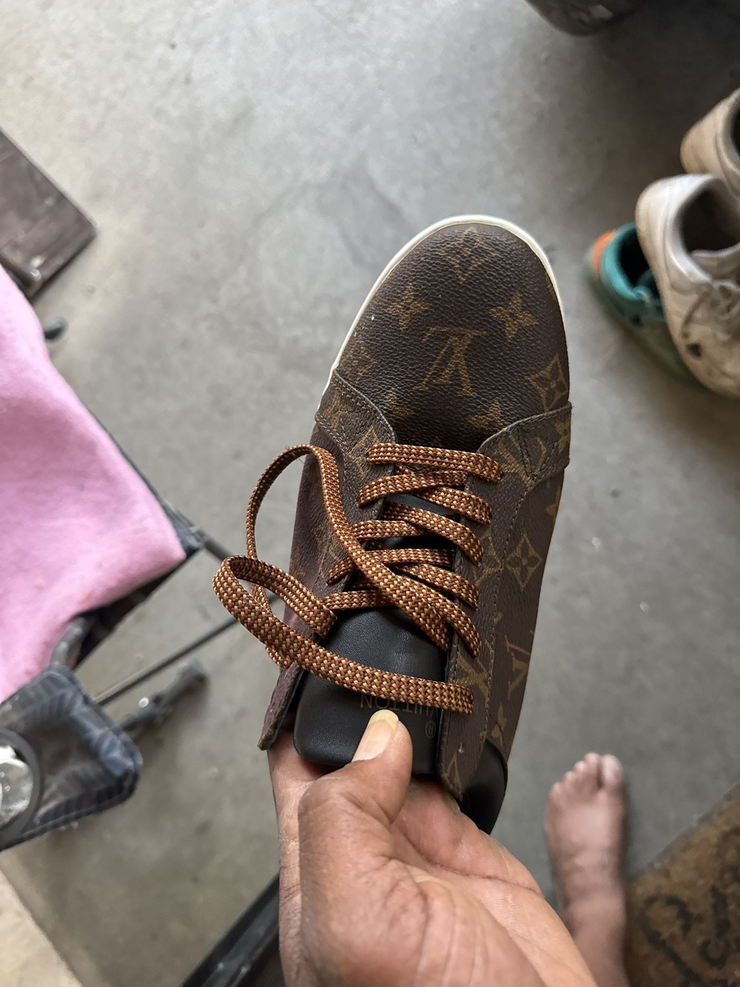 Louis Vuitton Sneakers OBO