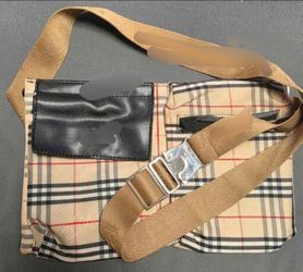 PURSE/ VINTAGE FANYPACK COLLECTABLE IN GREAT CONDITION