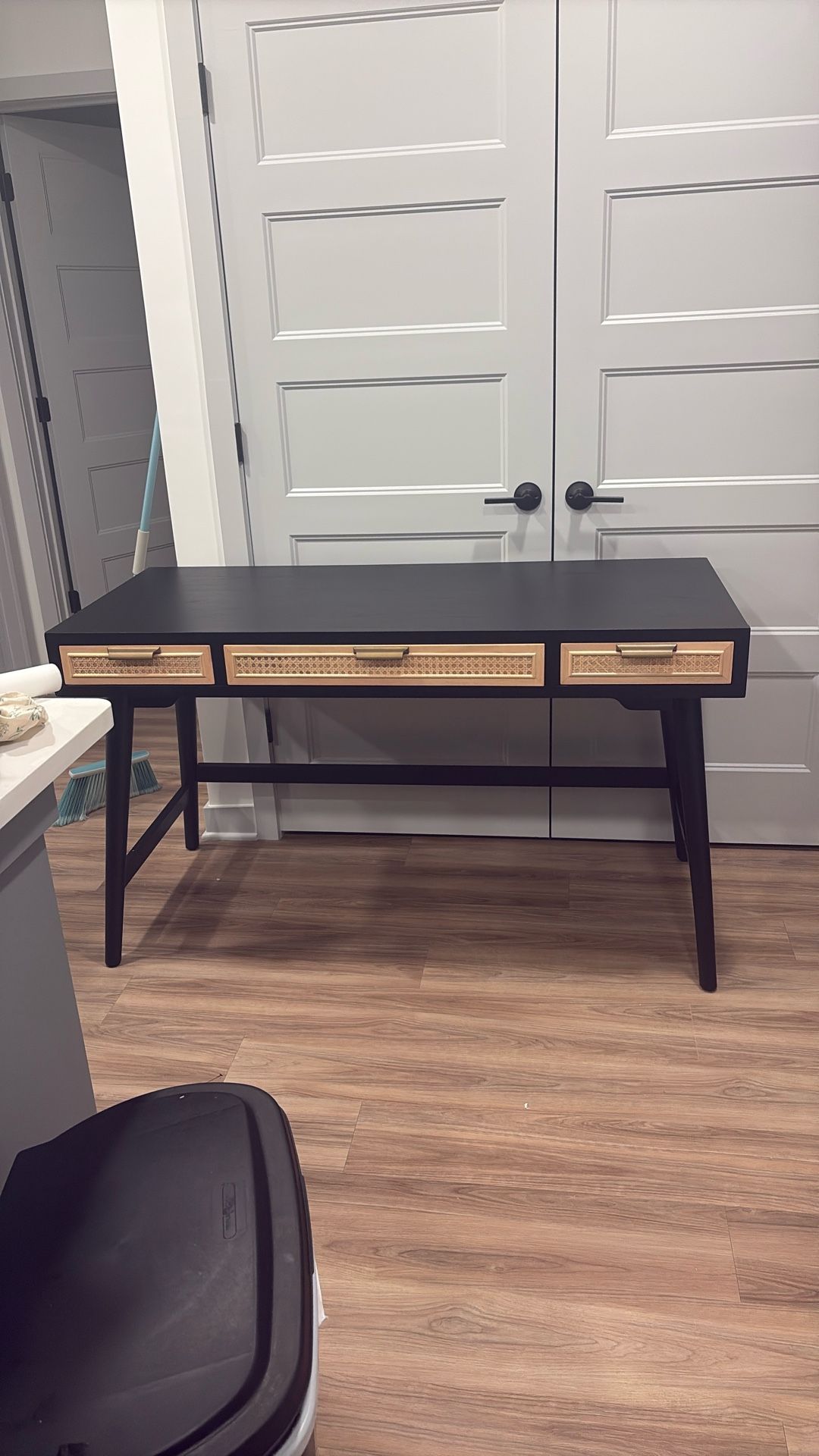 Black Desk