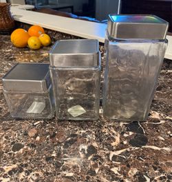 Kitchen food canisters