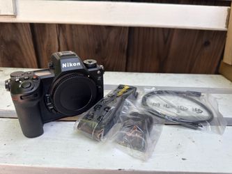Nikon Z6III 6K Mirrorless 24mp camera body 600 shutter count Excellent Condition