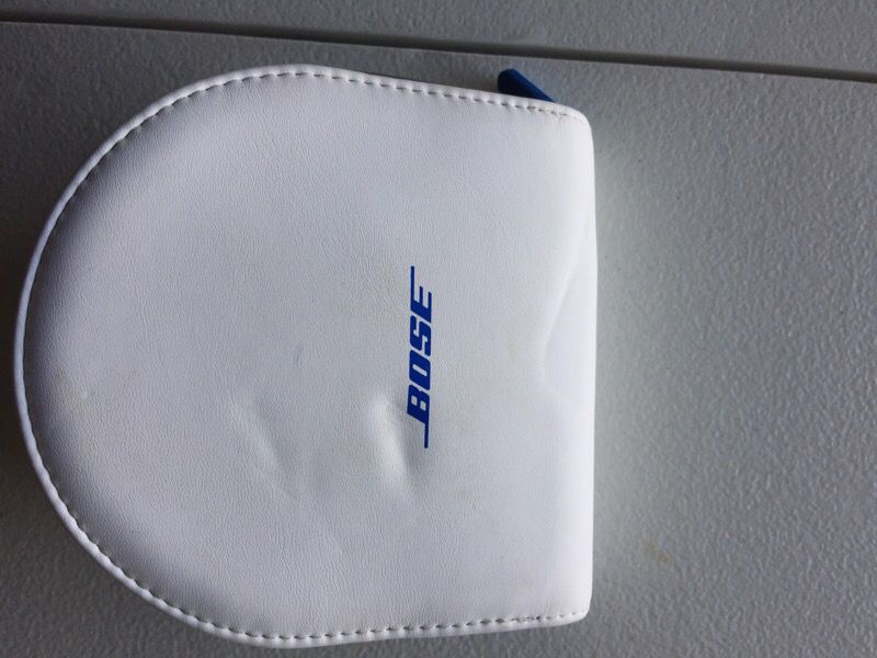 Bose headphone with case