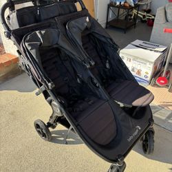 Baby Jogger city Mini double Stroller w Car Seat Adapters 